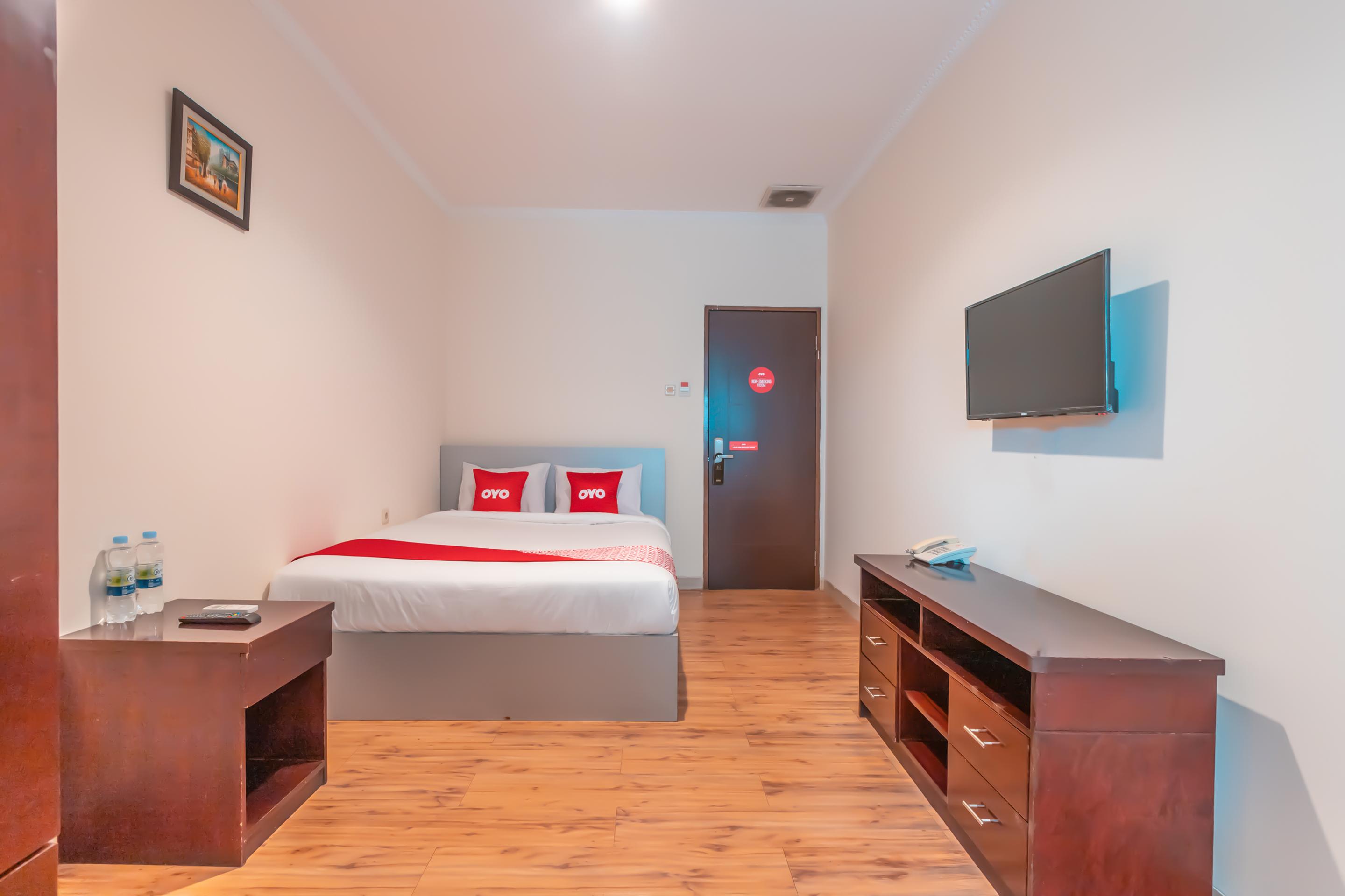 Vaccinated Staff - Oyo Flagship 2131 Hotel Binong Τάνγκερανγκ Εξωτερικό φωτογραφία