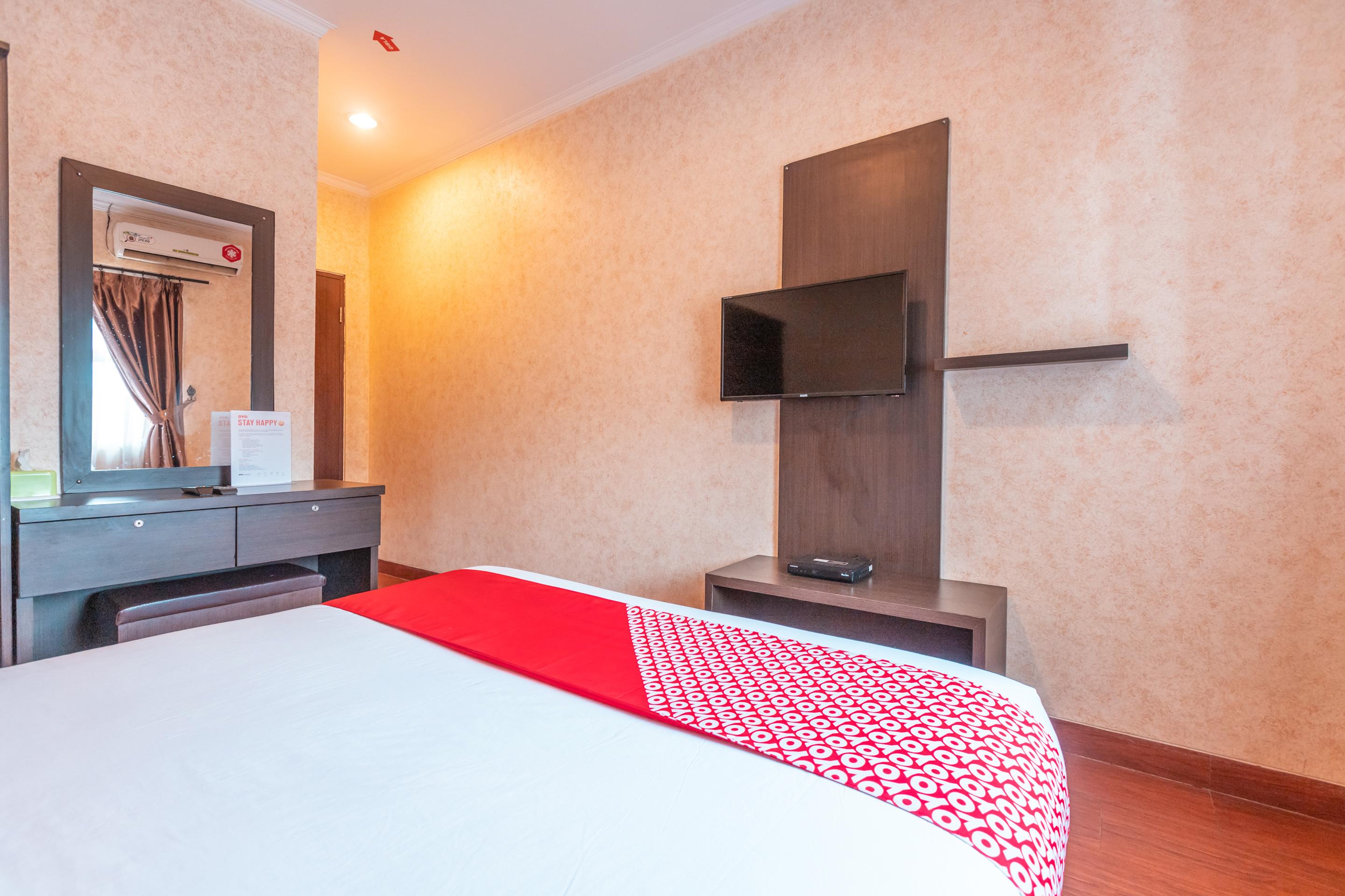 Vaccinated Staff - Oyo Flagship 2131 Hotel Binong Τάνγκερανγκ Εξωτερικό φωτογραφία