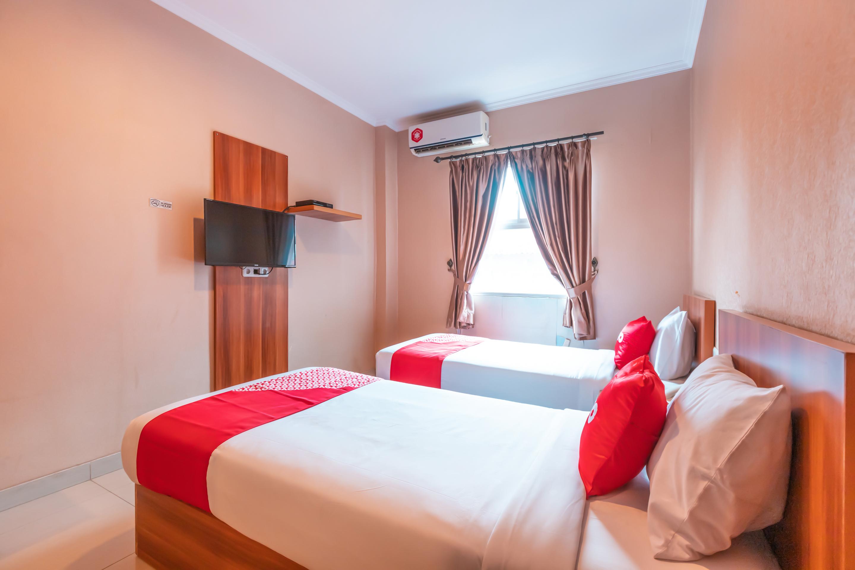Vaccinated Staff - Oyo Flagship 2131 Hotel Binong Τάνγκερανγκ Εξωτερικό φωτογραφία