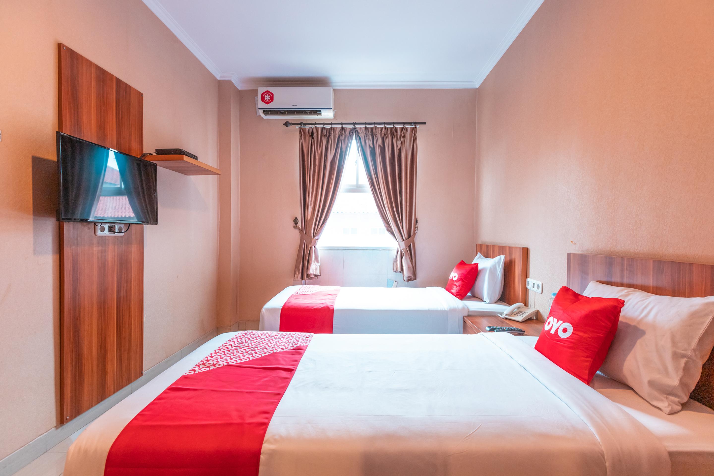 Vaccinated Staff - Oyo Flagship 2131 Hotel Binong Τάνγκερανγκ Εξωτερικό φωτογραφία