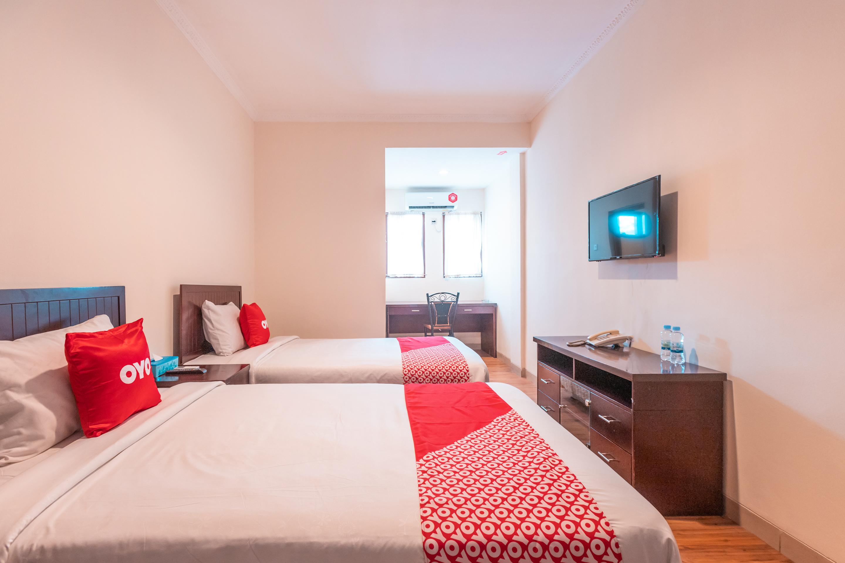 Vaccinated Staff - Oyo Flagship 2131 Hotel Binong Τάνγκερανγκ Εξωτερικό φωτογραφία