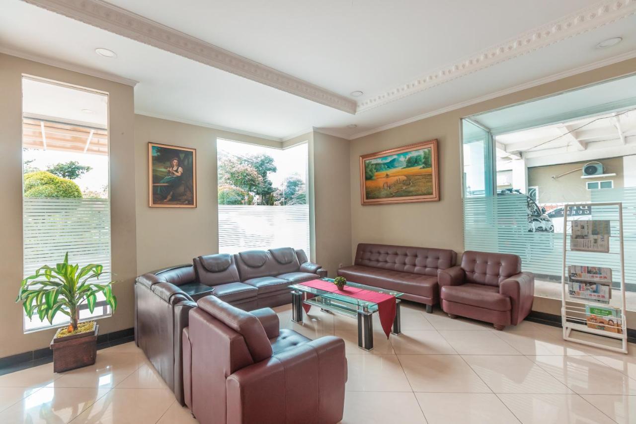 Vaccinated Staff - Oyo Flagship 2131 Hotel Binong Τάνγκερανγκ Εξωτερικό φωτογραφία